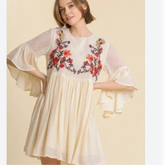 Umgee Dresses & Skirts - UMGEE Cream Floral Embroidered Babydoll Dress Fluted Sleeves Lined Size M